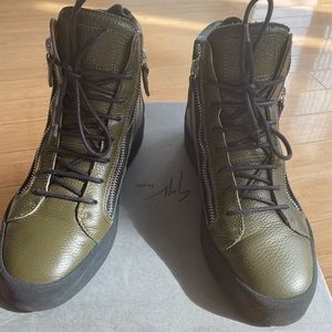 Giuseppe Zanotti high top men’s sneaker Sz 43